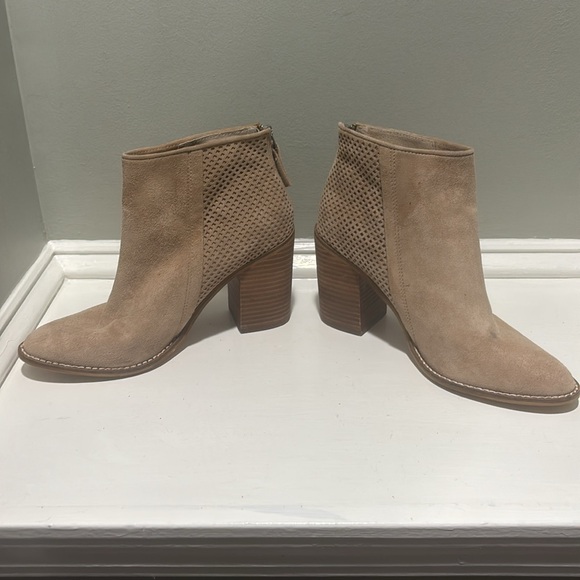 Steve Madden Tan Suede Block Heel Ankle Boot -size 8.5 - Picture 6 of 8